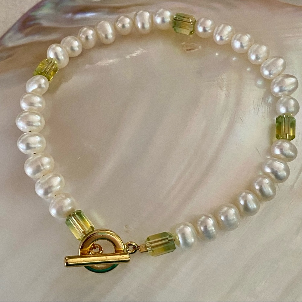 New Handmade Freshwater Pearls Peridot Beaded Goldtone Toggle Clasp Bracelet